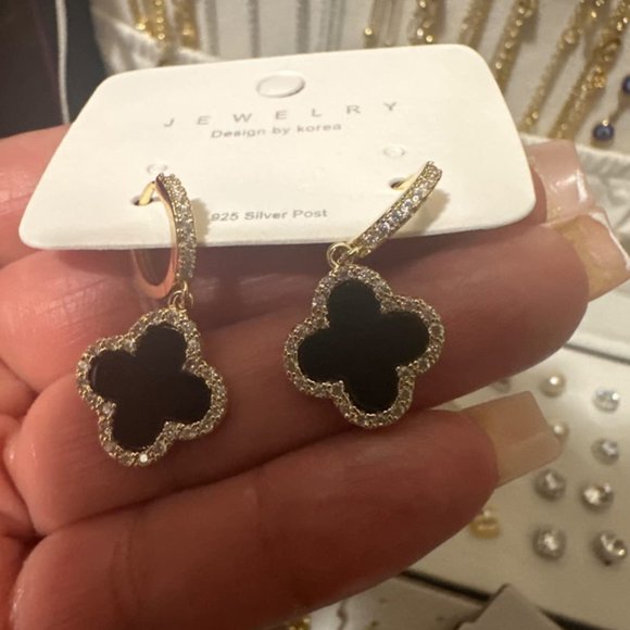 Neiman Marcus Gold Dangle 14K Gold Plated Hoop Earrings with Clover - Picture 2 of 4